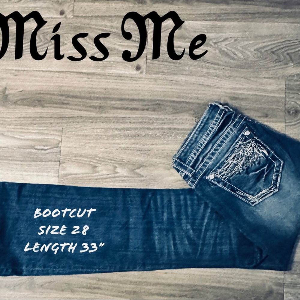 EUC Miss Me Bootcut Feather Bling Jeans Size 28